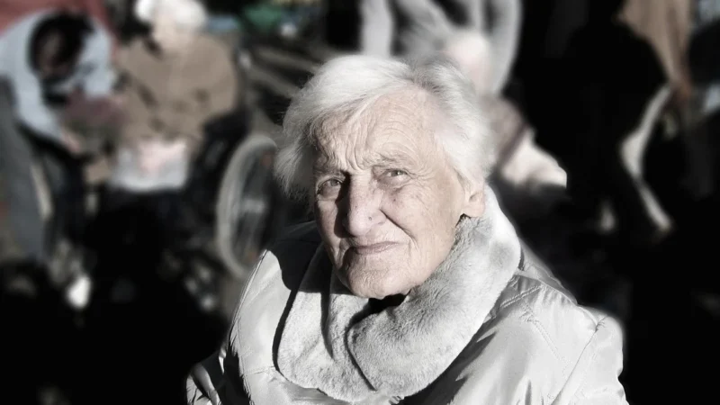 Apteo Witaminy dla seniorów z żeń-szeniem i luteiną 100tabl