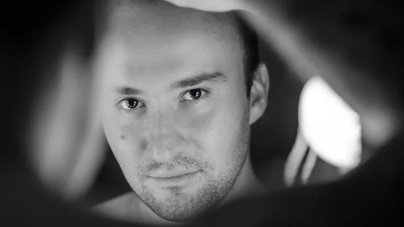 Kłamstwa, którymi żyjemy. Jak zmierzyć się z prawdą, zaakceptować siebie i zmienić swoje życie – Jon Frederickson