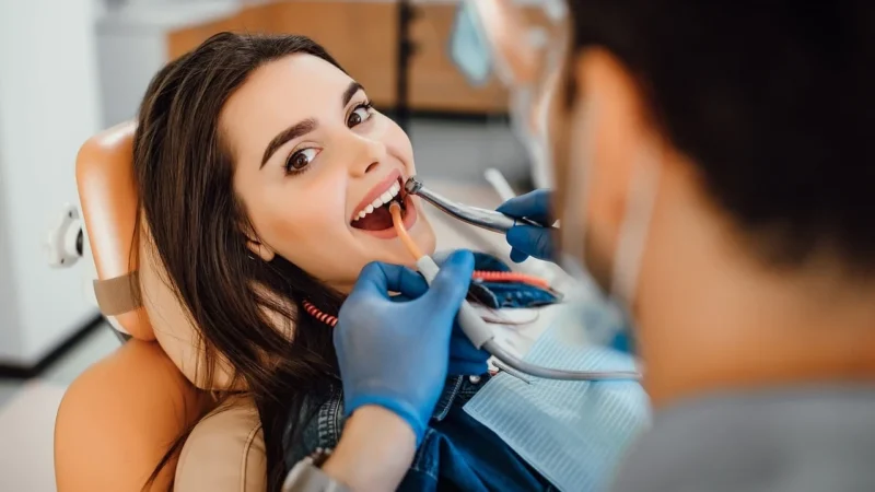 Profesjonalna opieka medyczna w Polsce: Implanty dentystyczne Corby i inne popularne zabiegi